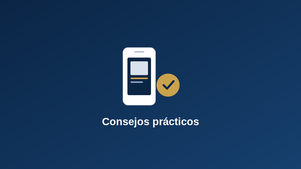 Documentos legales sobre una mesa de trabajo